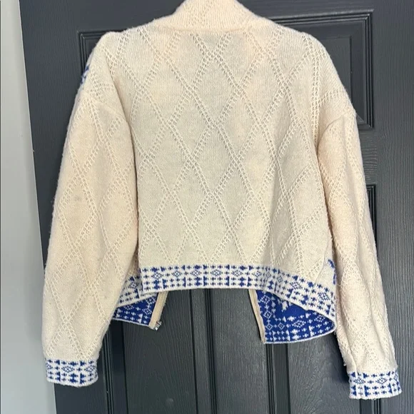 SHEIN Cream and Blue Patterned Knit Jacket - Picture 4 of 4